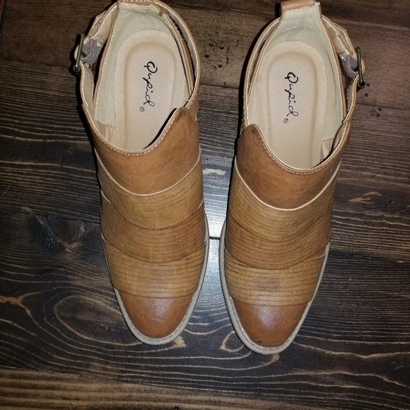 Shoes - Picture 2 of 4